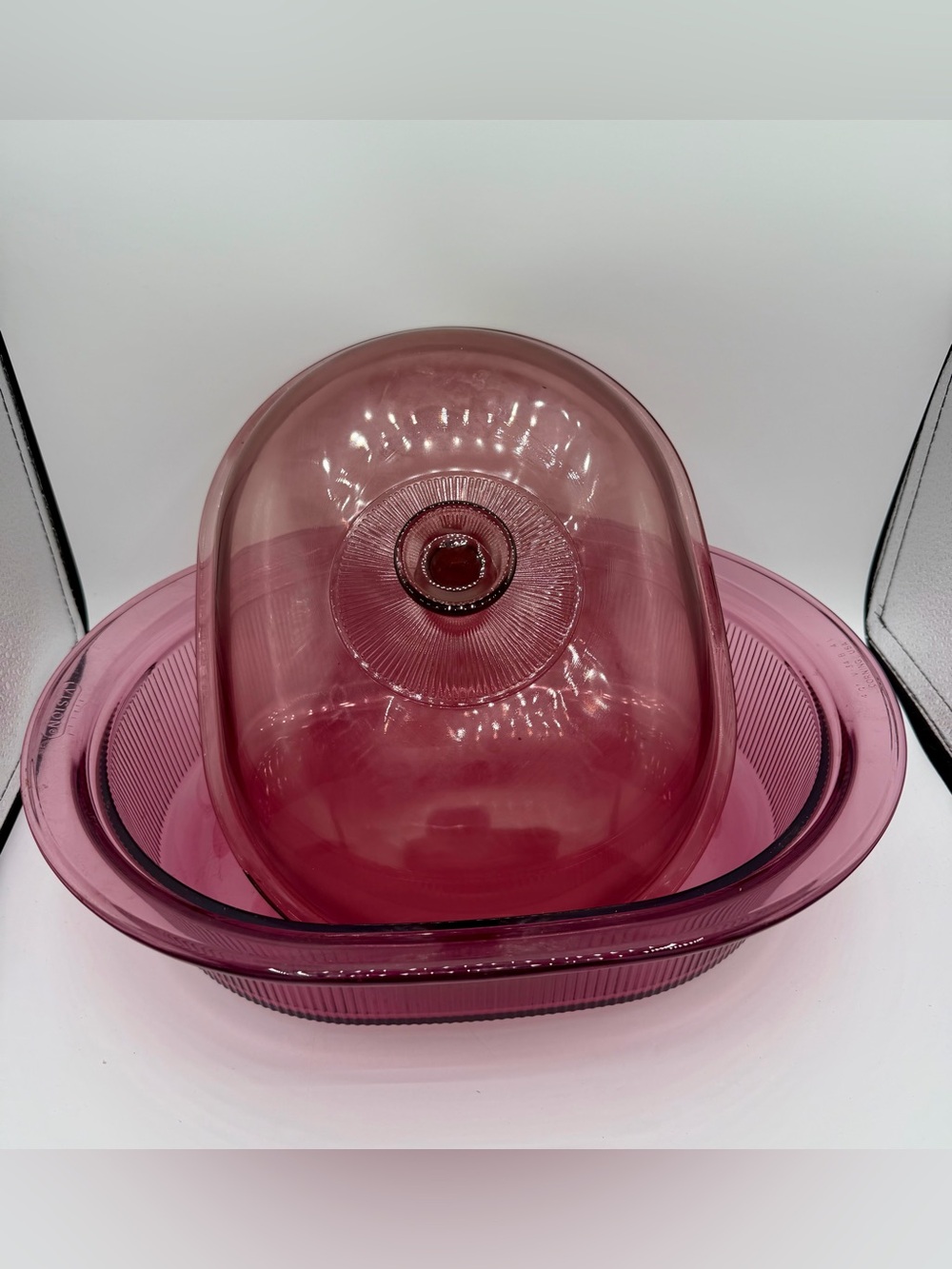 Vintage Corning Visions Cranberry 4 Quart Oval Roaster with Lid - Picture 3 of 7